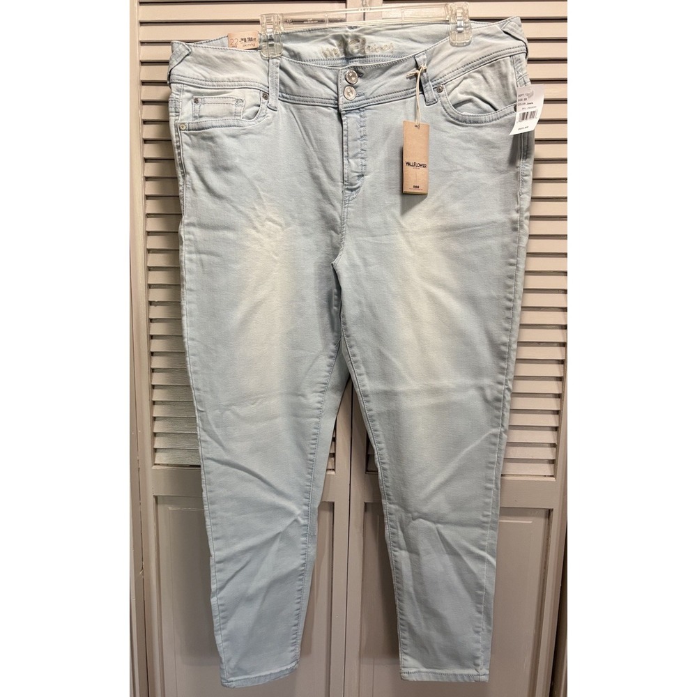 Wallflower Josie‎ Light Wash Skinny Denim Jeans Size 22 High Rise Logo NWT